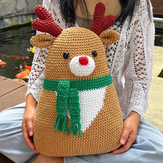 Christmas Pillow Crochet Pattern: Reindeer, Beginner Friendly PDF