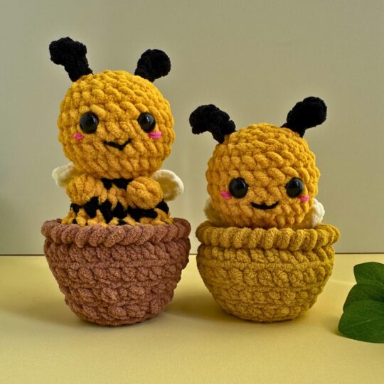 No Sew Crochet Bumble Bee Pattern: Pop Up Amigurumi Honey Jar PDF
